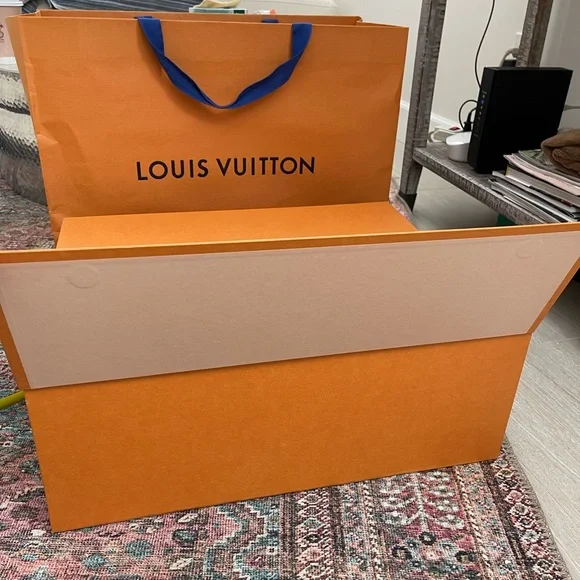 COPY - Authentic Louis Vuitton xtra large empty box. - Picture 7 of 17